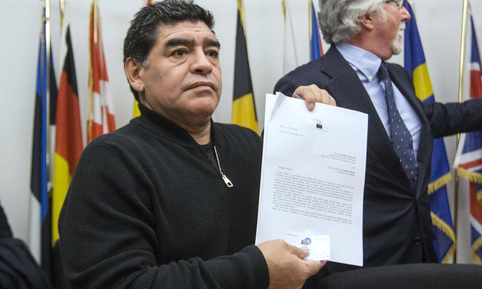 Maradona a Bruxelles per la battaglia contro il fisco italiani