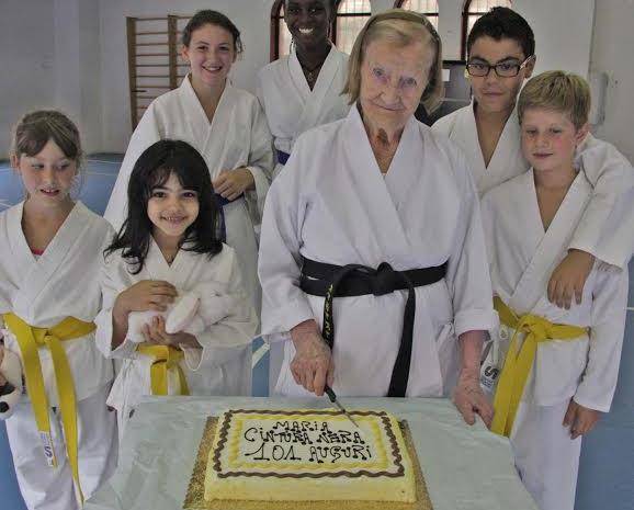 Cintura nera a 101 anni Karate Kid è una nonna