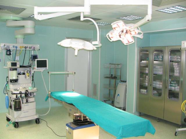 Botte da orbi in sala operatoria: ferita una infermiera