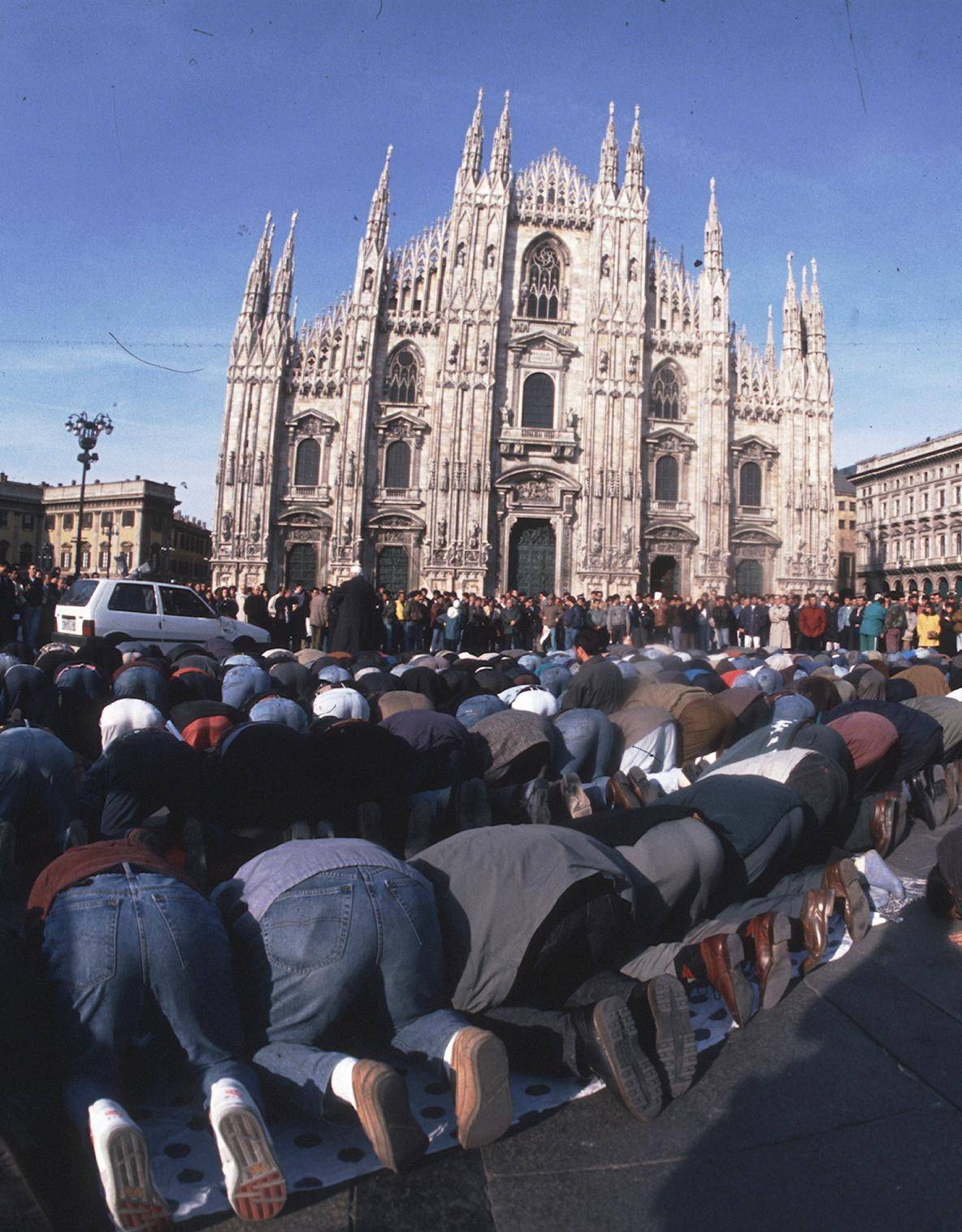 La moschea ultrà di Milano "L'Isis? Un problema vostro"