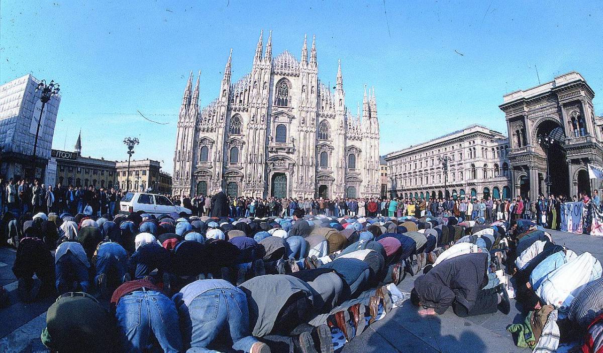 Anche i posteggi stoppano le moschee