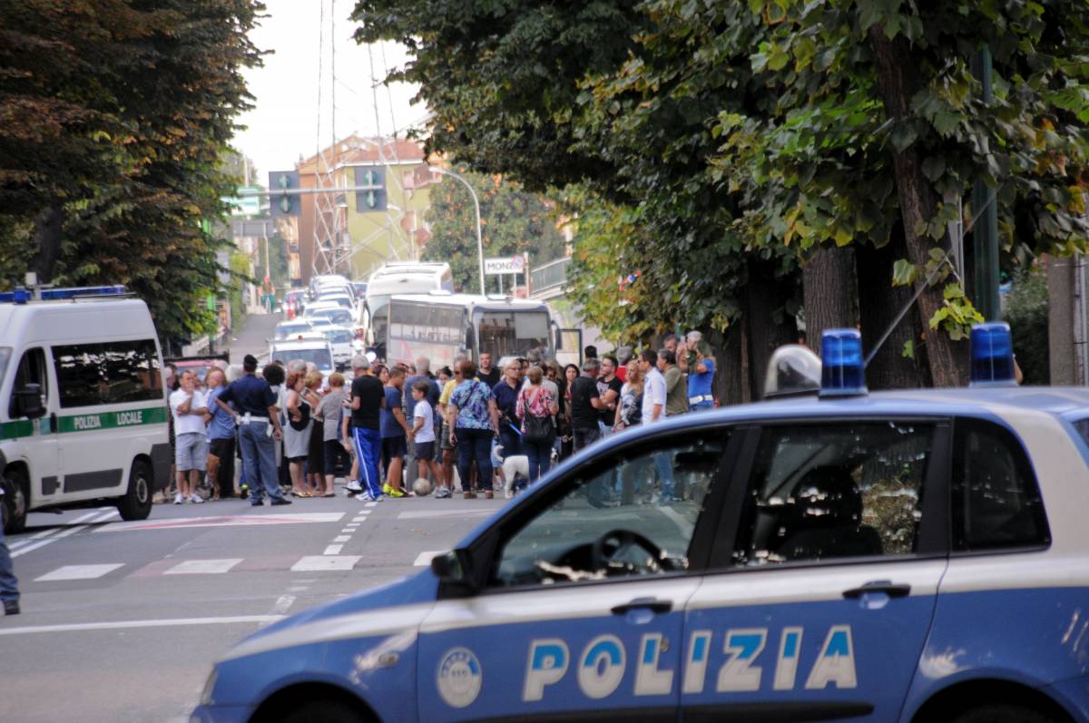 Blocchi stradali anti rom a Sesto
