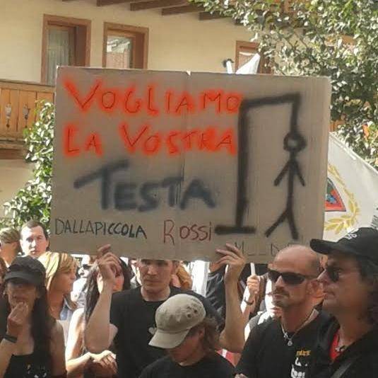 Daniza, corteo con insulti e slogan minacciosi