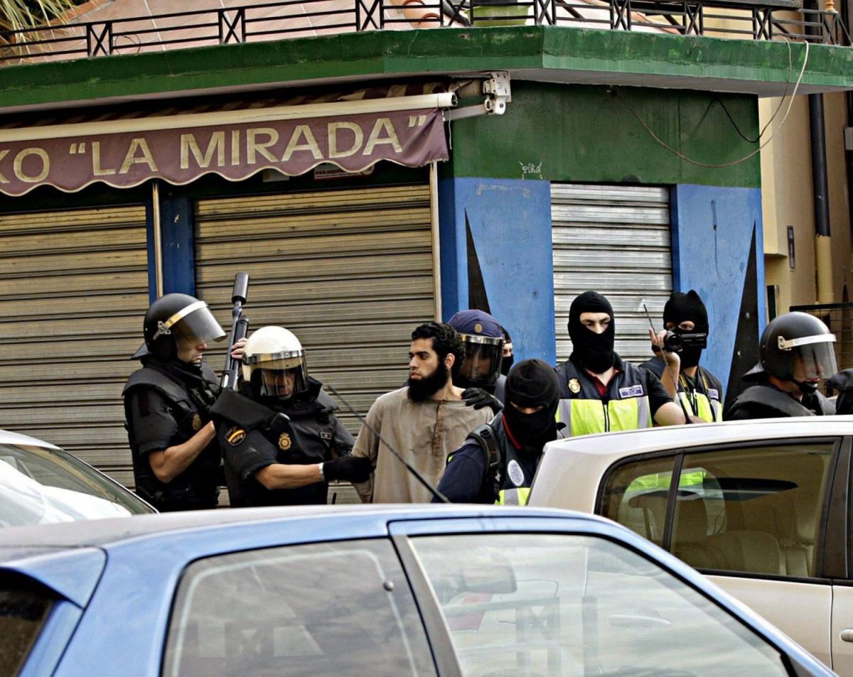 Poliziotti spagnoli in azione a Melilla