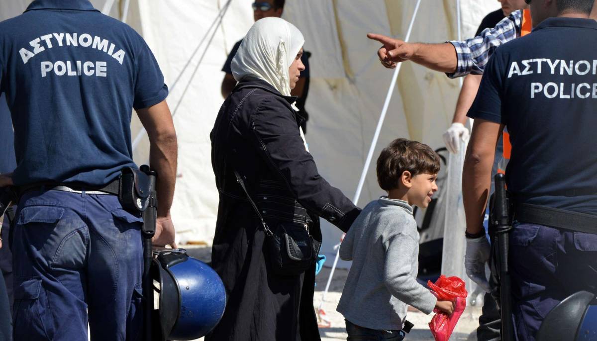 A Cipro sbarcano 345 profughi: pretendono di venire in Italia