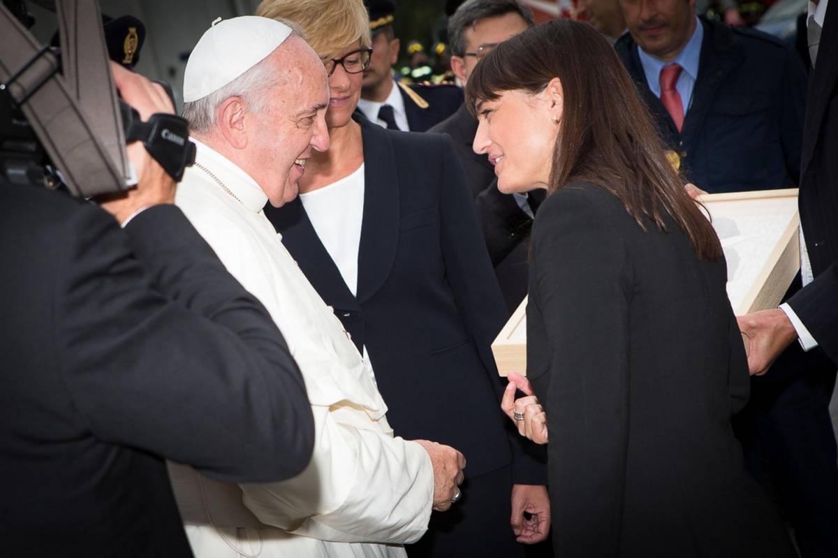 Debora Serracchiani e papa Francesco all'aeroporto di Trieste