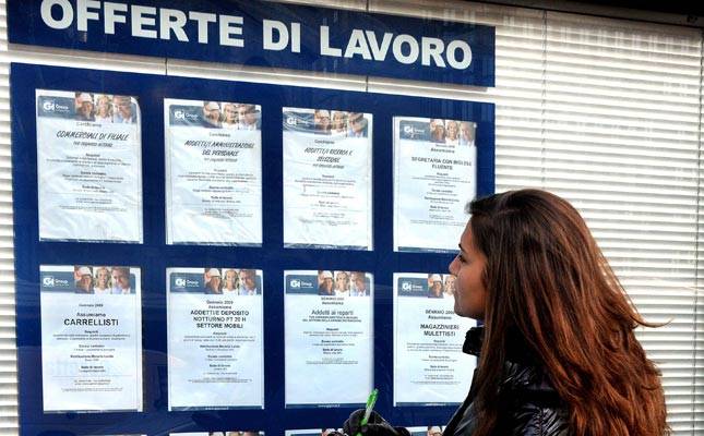 Istat, disoccupazione giovanile al 44,2%: è record