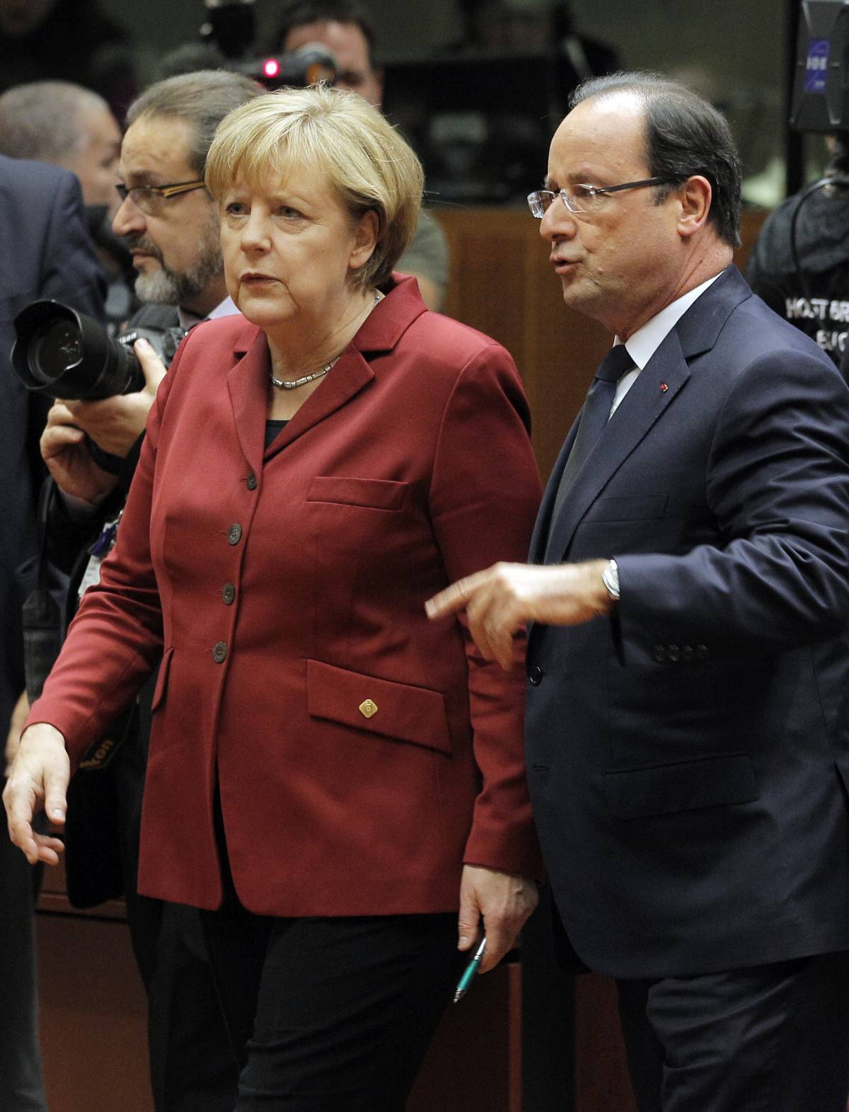 Merkel e Hollande al tavolo: la sicurezza è un'emergenza