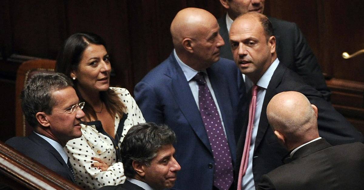 Incontro tra Verdini e il calabrese Gentile: una decina di senatori vorrebbe sganciarsi da Alfano Italicum, tensione Renzi-Berlusconi