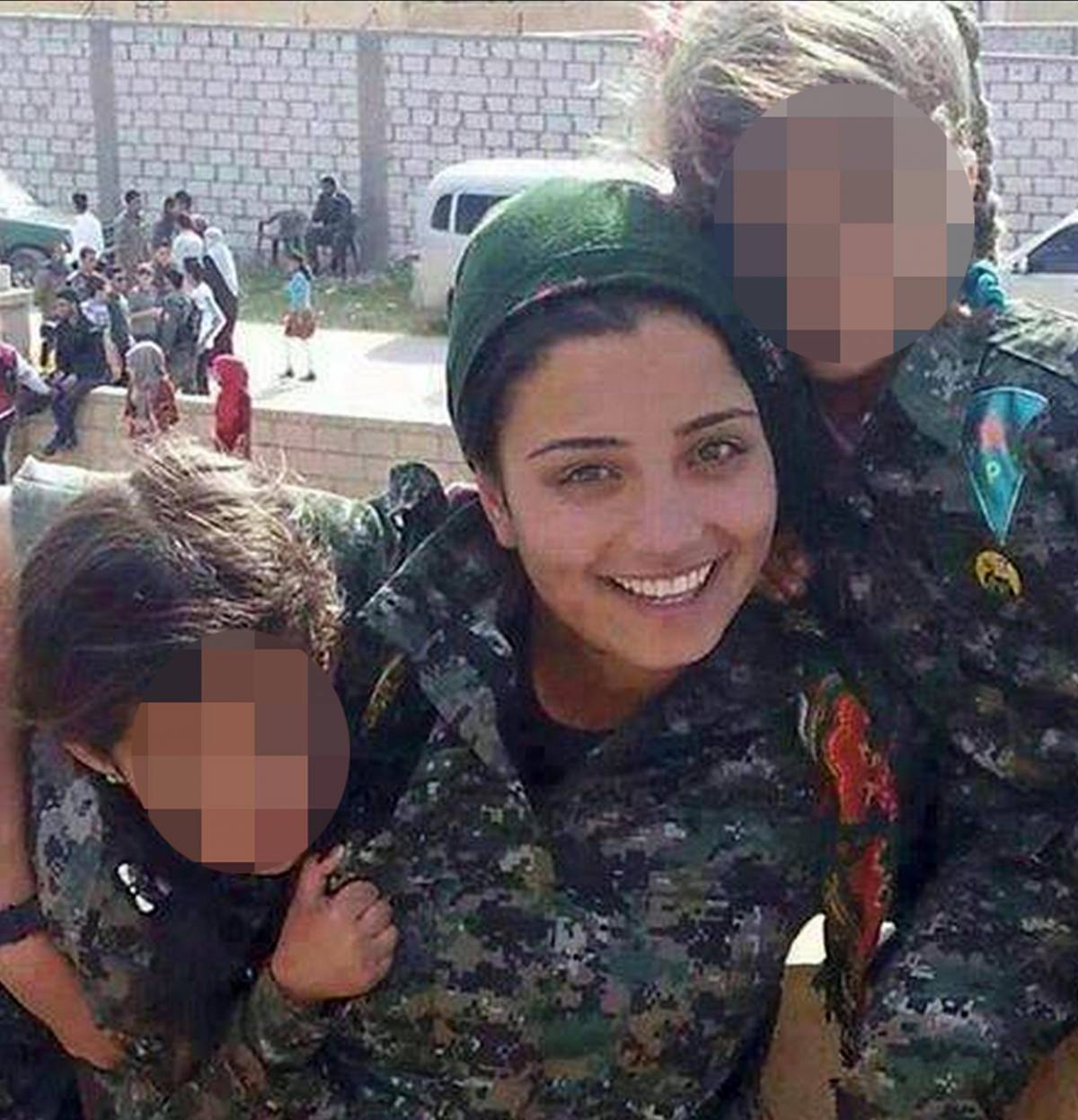 Arin Mirkan, la combattente curda che si è fatta esplodere tra i miliziani dell'Isis