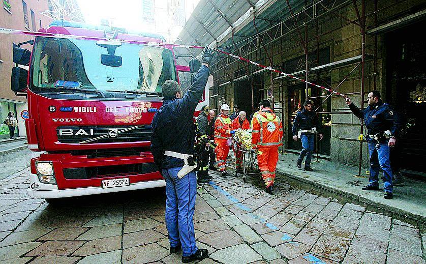 Fiamme per una sigaretta, muore nel rogo di casa