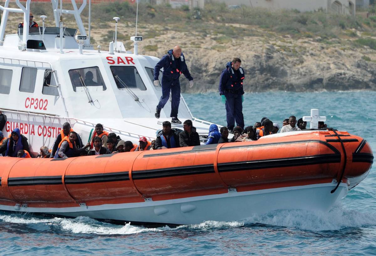"Due milioni di clandestini pronti a salpare per l'Italia"
