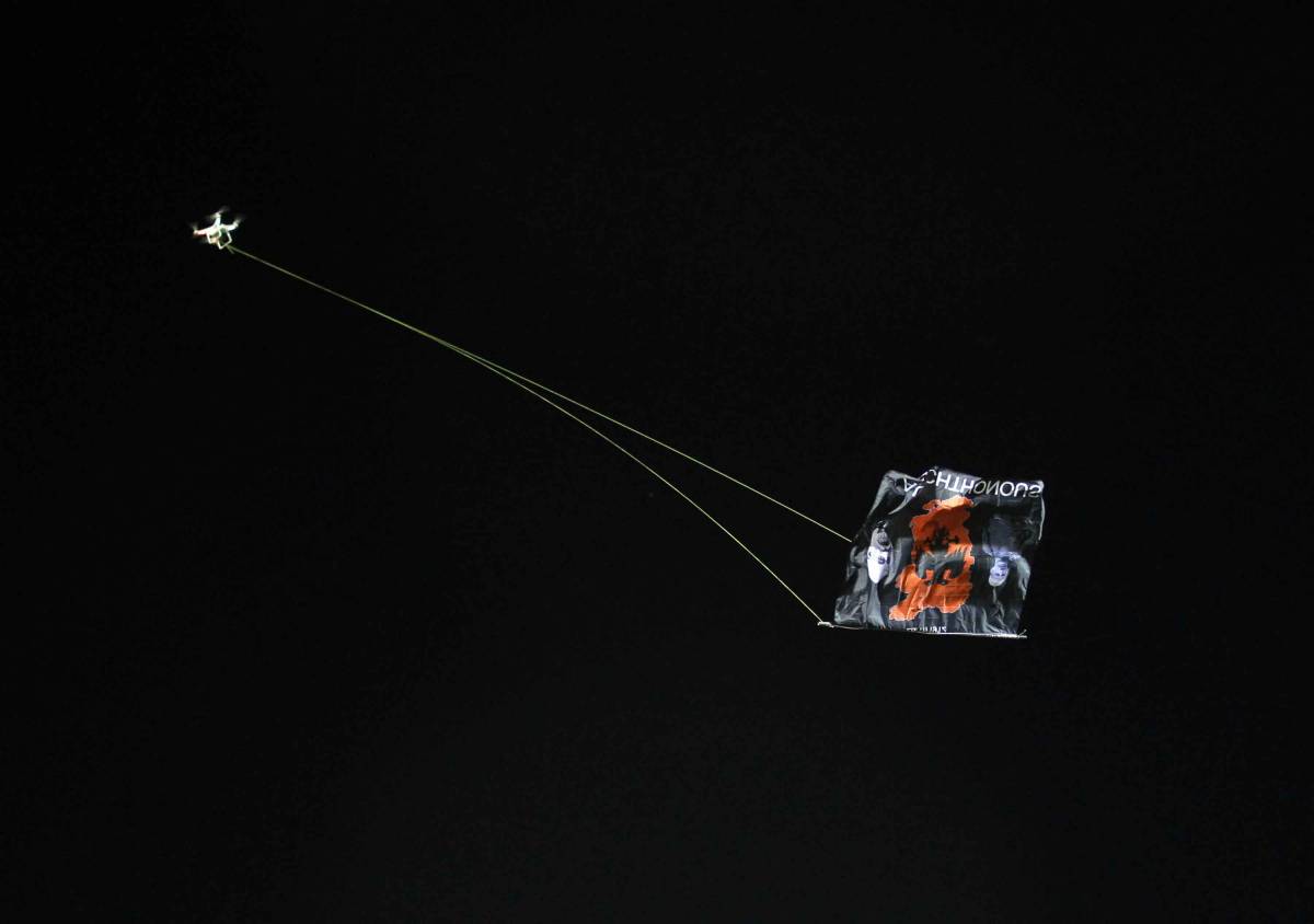 Bandiera kosovara sul drone: caos durante Serbia-Albania