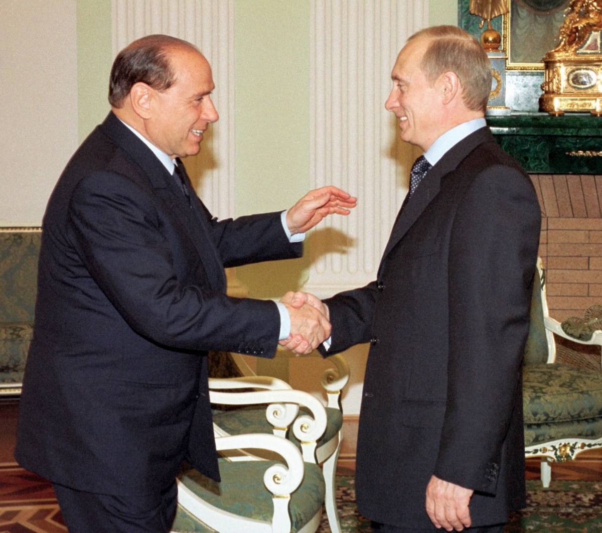 Berlusconi e Putin in un faccia a faccia del 2002