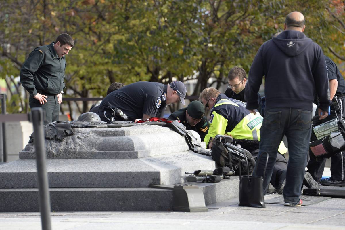 Canada, spari al Parlamento: ferito un soldato a Ottawa