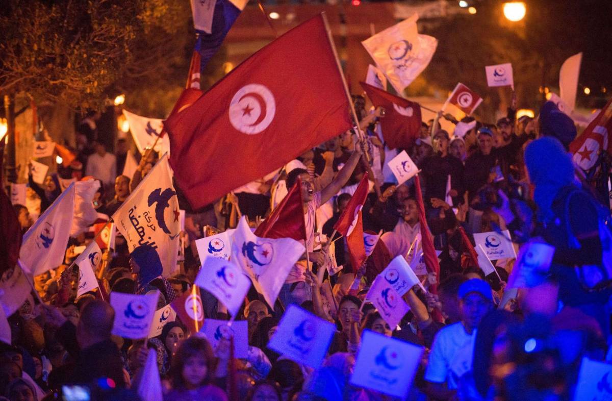 Folla a un comizio alla vigilia delle elezioni tunisine