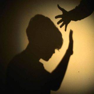 Bologna, molestò una bambina. Pedofilo condannato a 4 anni di carcere
