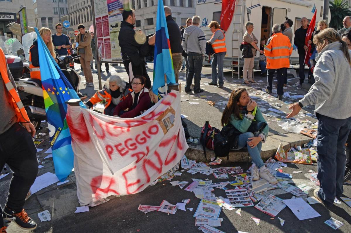 Netturbini scioperano a oltranza. Livorno invasa dalla spazzatura