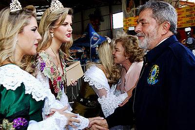 L'ex presidente brasiliano Lula partecipa a una festa della comunità italiana