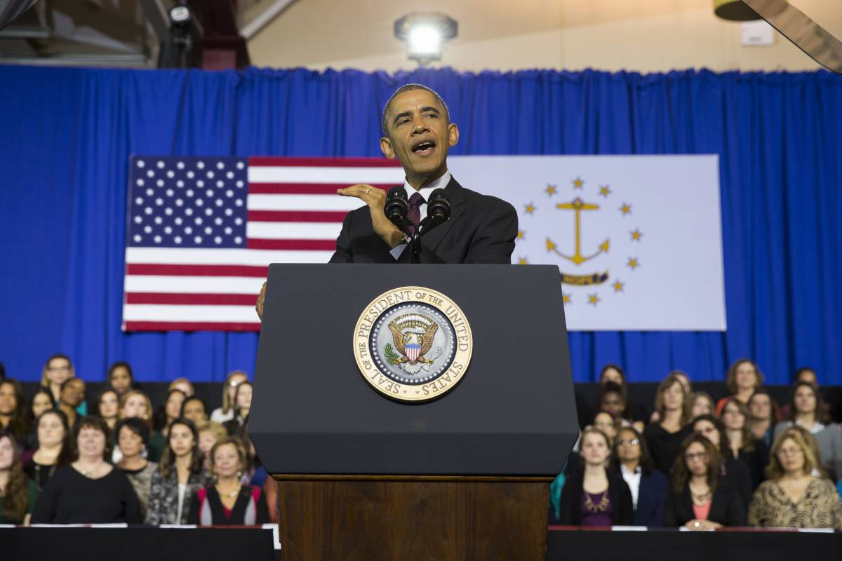 Ora Obama corteggia l'elettorato rosa: "Basta donne pagate meno degli uomini"