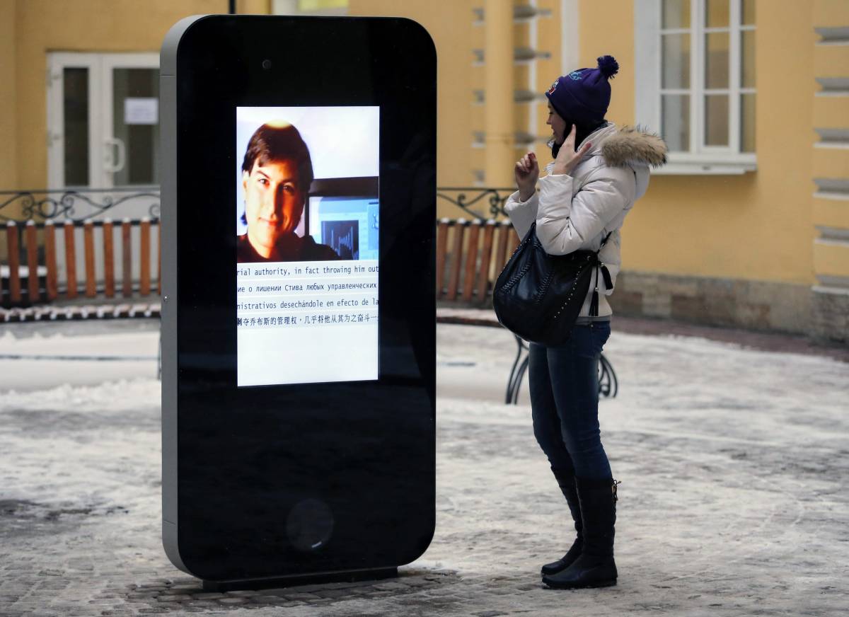 "Tim Cook è gay": San Pietroburgo rimuove il monumento a Steve Jobs