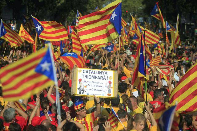 Così la Catalogna imbocca la via per l'indipendenza