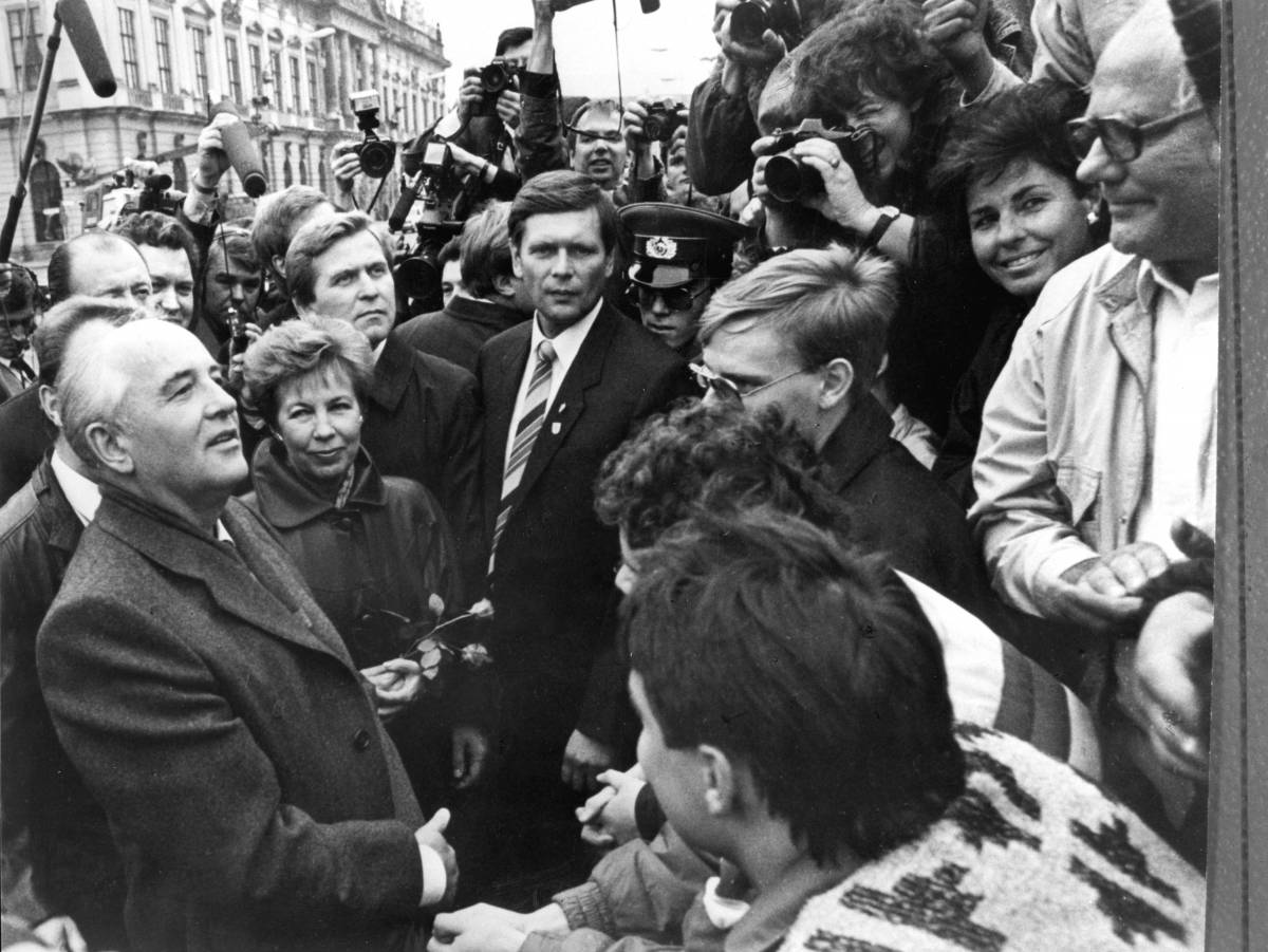 Gorbaciov con la moglie Raissa a Berlino (13/12/1989)