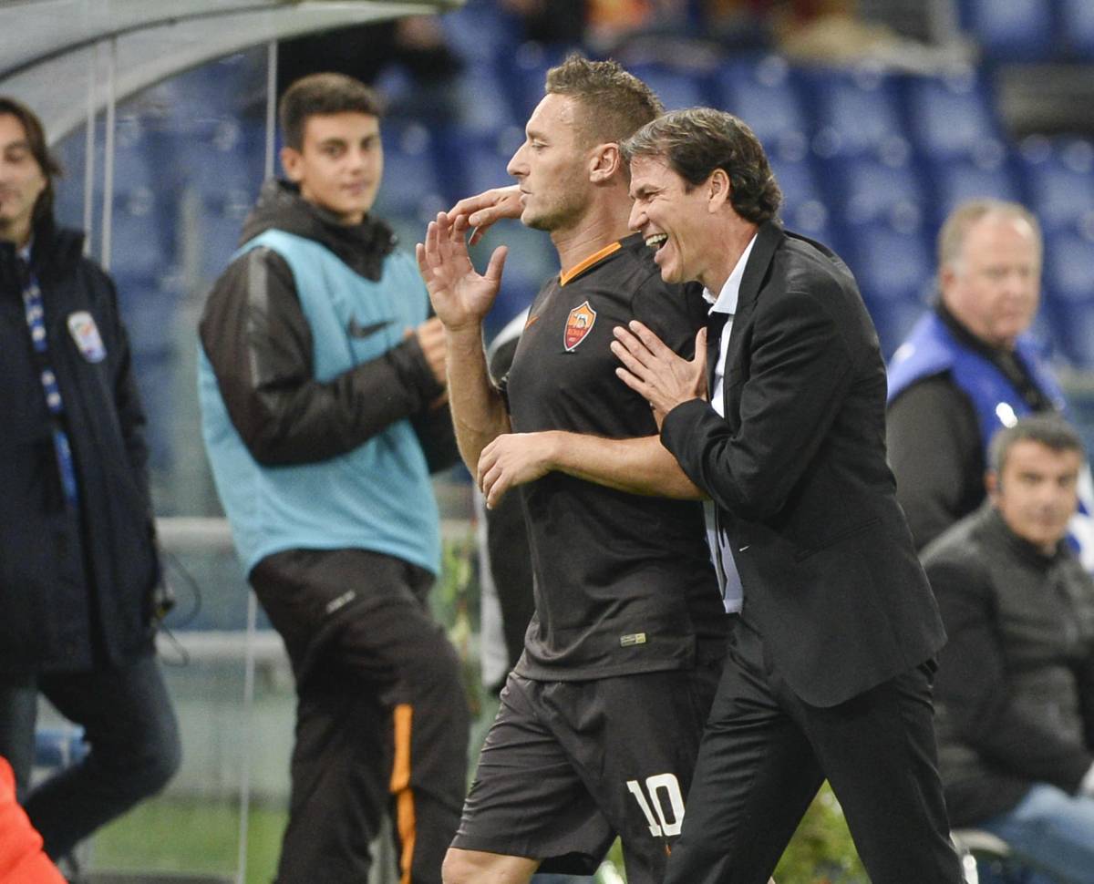 Rudi Garcia e Francesco Totti dopo la sostituzione contro il Torino