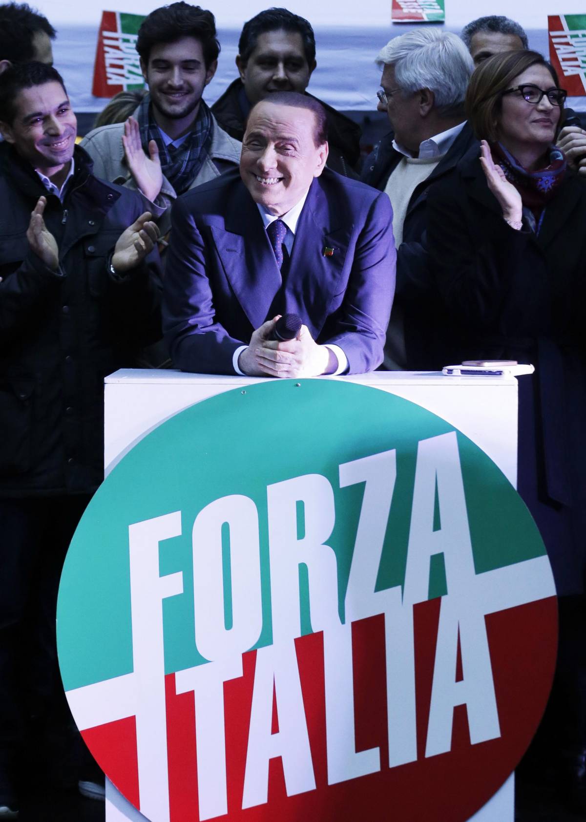 "Io rischio". Berlusconi rifonda Forza Italia