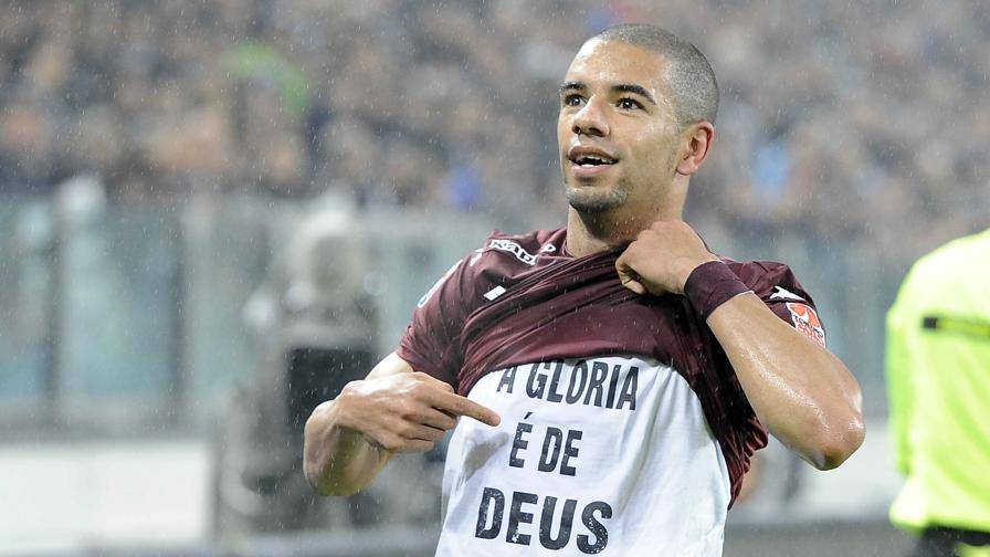 Operazione antiriciclaggio con sorpresa: Bruno Peres in una delle case sequestrate