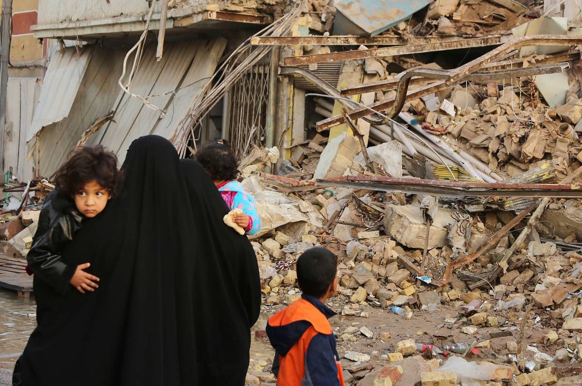 Edificio distrutto da un'esplosione a Sadr City, zona sciita di Baghdad