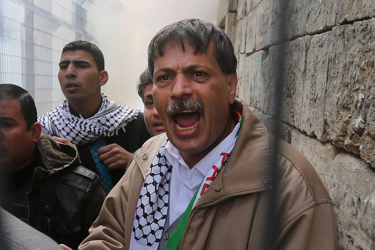 Scontri con esercito israeliano. Muore un ministro palestinese