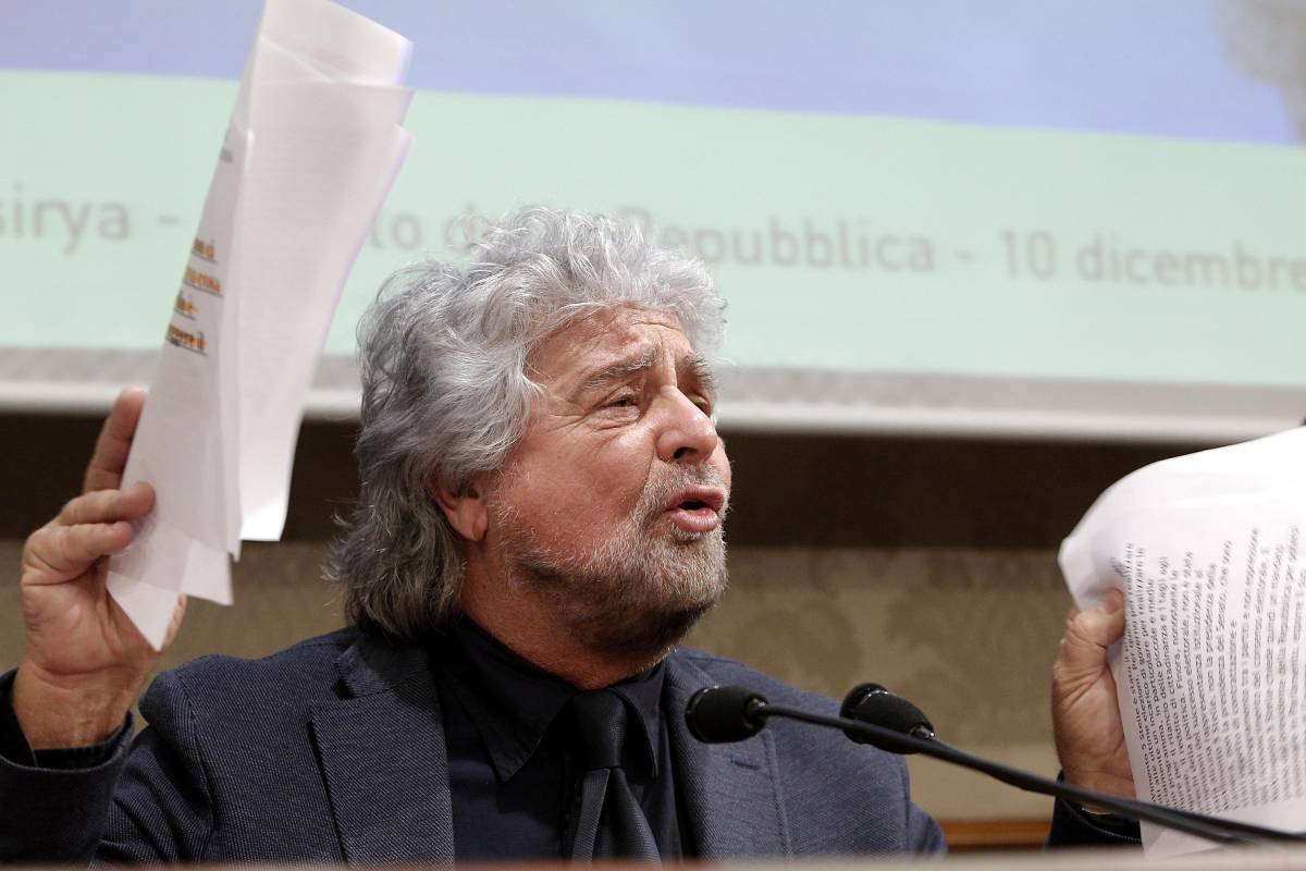 Grillo lancia il referendum per uscire dall'Euro. Ma è solo un trucco di prestigio