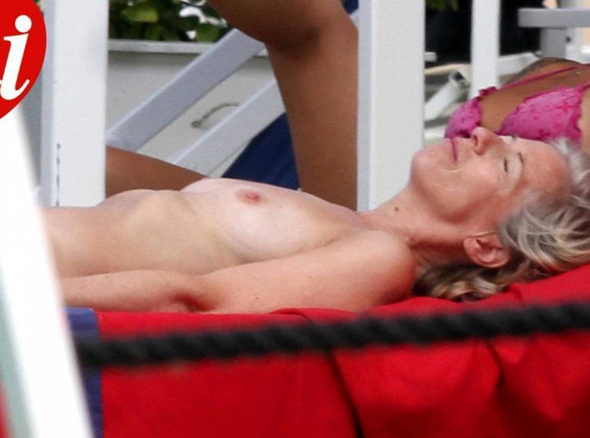 Il ministro Giannini in topless nelle foto scattate da "Chi"