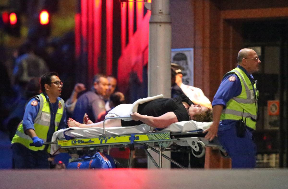 Terrore a Sydney, decine di ostaggi sequestrati per ore. Tre morti