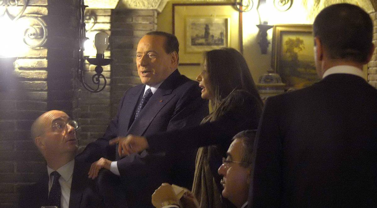 Berlusconi dà la linea ai suoi: avanti ma senza diktat del Pd