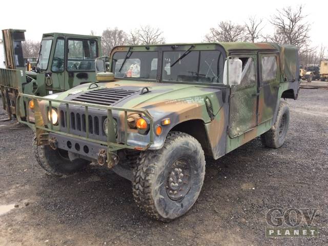I vecchi Hummer dell'esercito Usa all'asta per 10mila dollari
