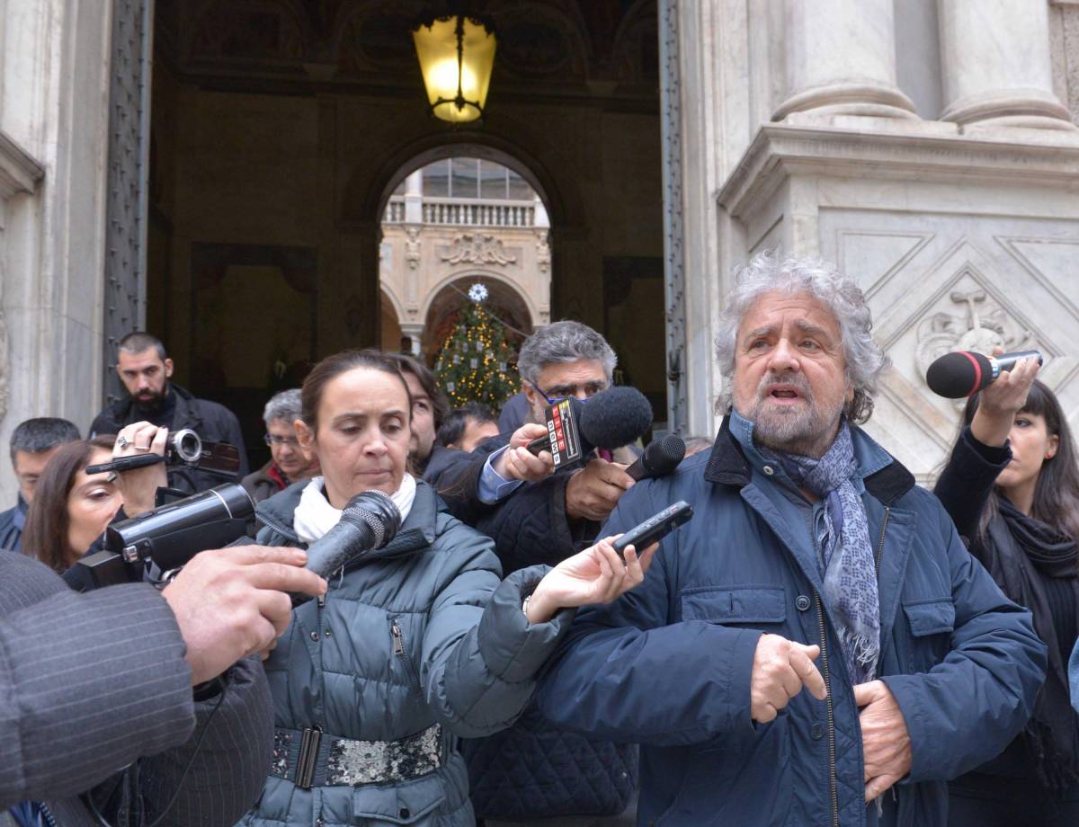 Parigi, Grillo: "Non giustifico i fatti, ma pensiamo ai morti per i droni"