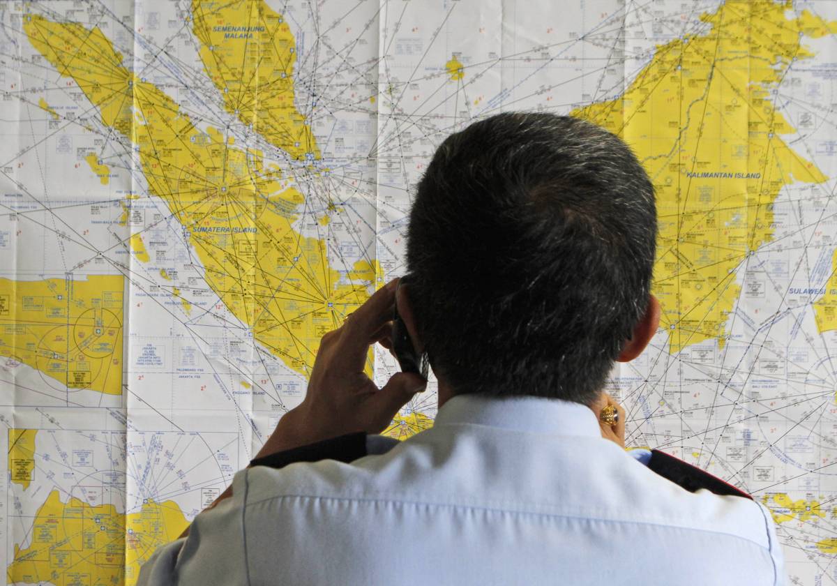 Ricerche dell'aereo scomparso in Indonesia