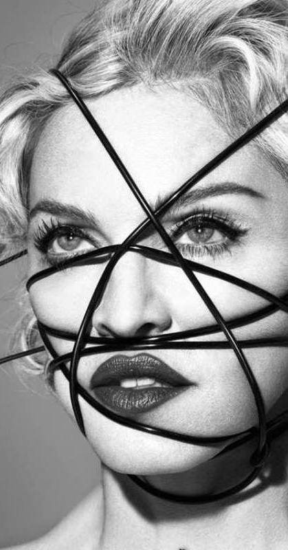 Madonna : «Chiedo scusa per le foto  di King e Mandela»
