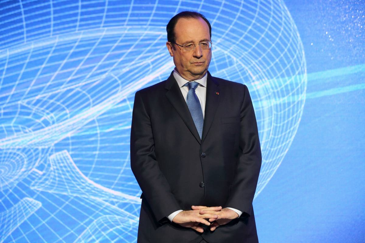 Hollande va a Canossa: cancellerà la supertassa sui ricchi
