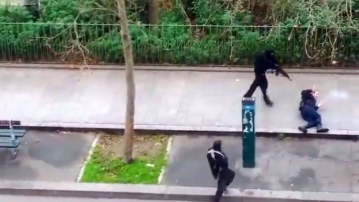 Charlie Hebdo, azione militare con due errori: ora si teme l’emulazione