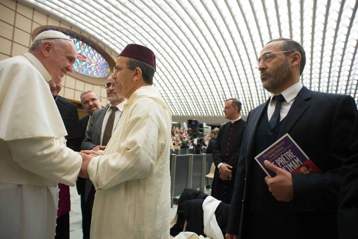 Gli imam francesi in Vaticano, Salvini attacca papa Francesco: "Sbaglia a dialogare con l'islam"