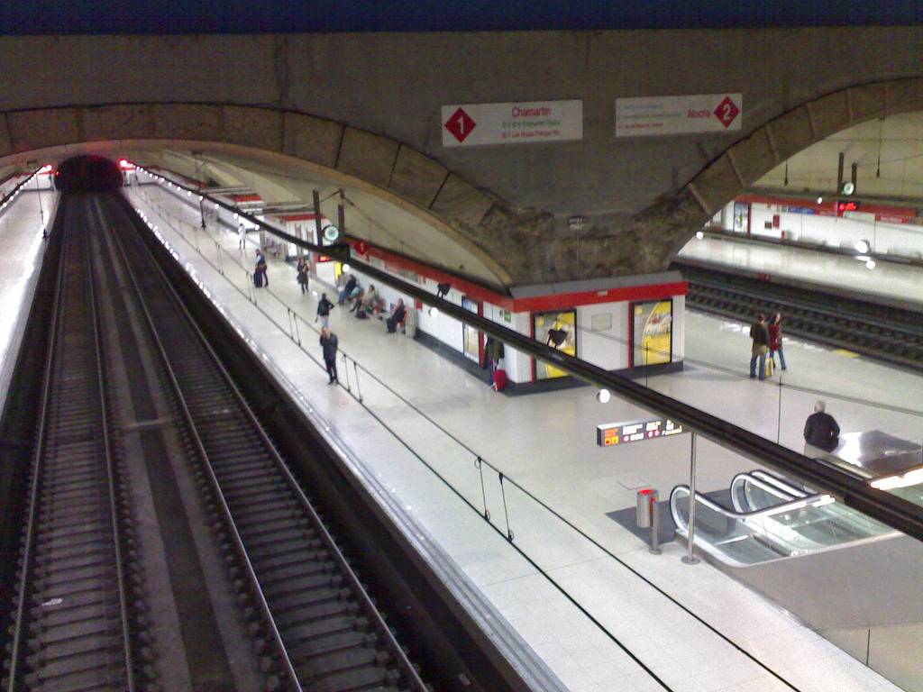 L'avviso choc alla metro di Madrid: "Occhio a gay, musicisti e mendici"