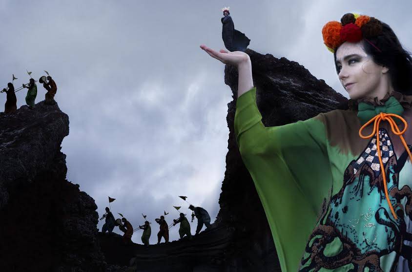 Video, moda, sculture. Che pezzo da museo la trasformista Björk