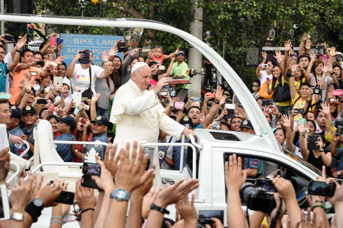 Filippine, il Papa incontra i bambini di strada. Ma alcuni sono stati "nascosti" nelle celle