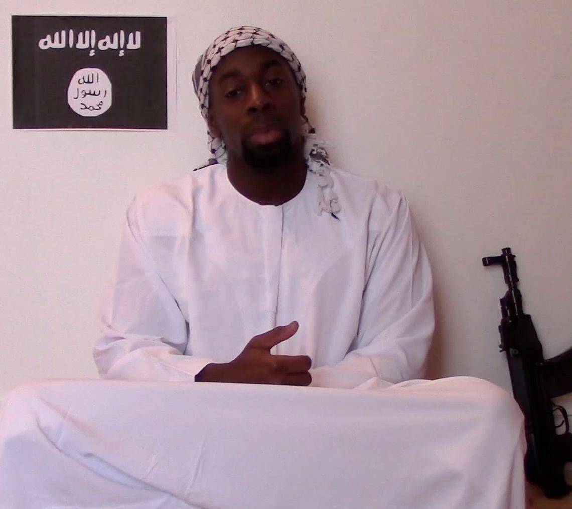 Amedy Coulibaly in un video che presta giuramento allo Stato islamico
