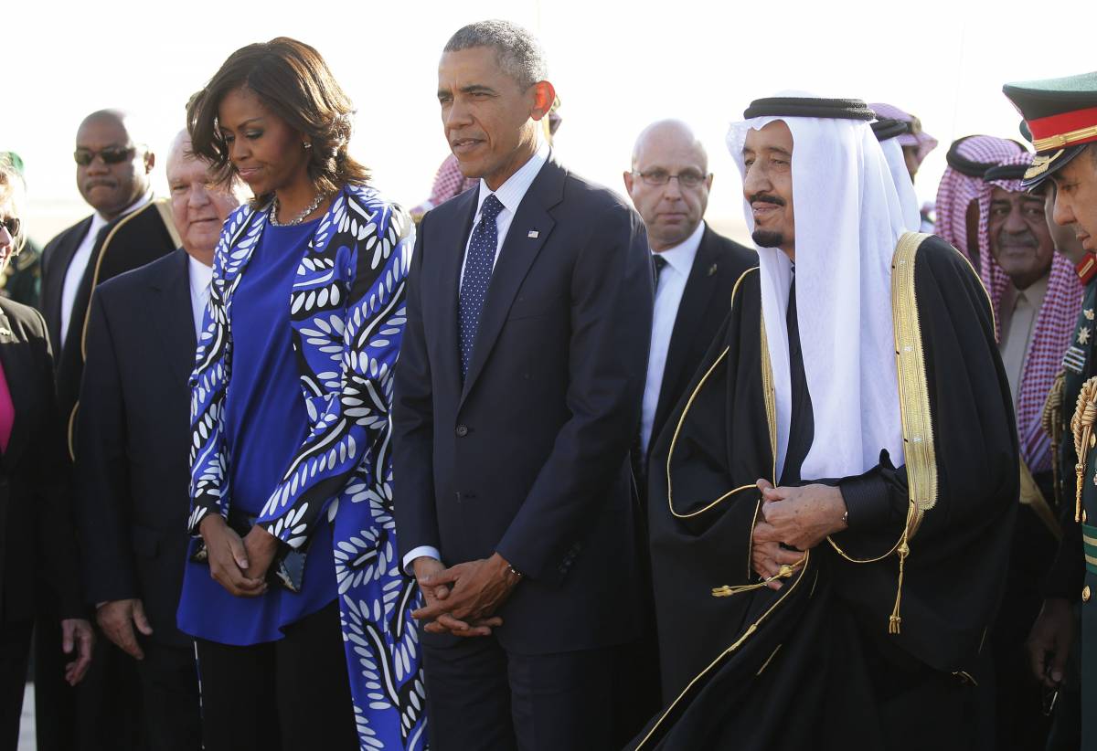 Gli Obama in Arabia: Michelle è senza velo. E scoppia la polemica