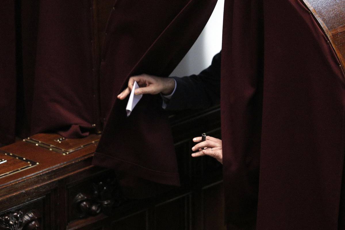 Renzi insiste su Mattarella: oggi un voto, domani due