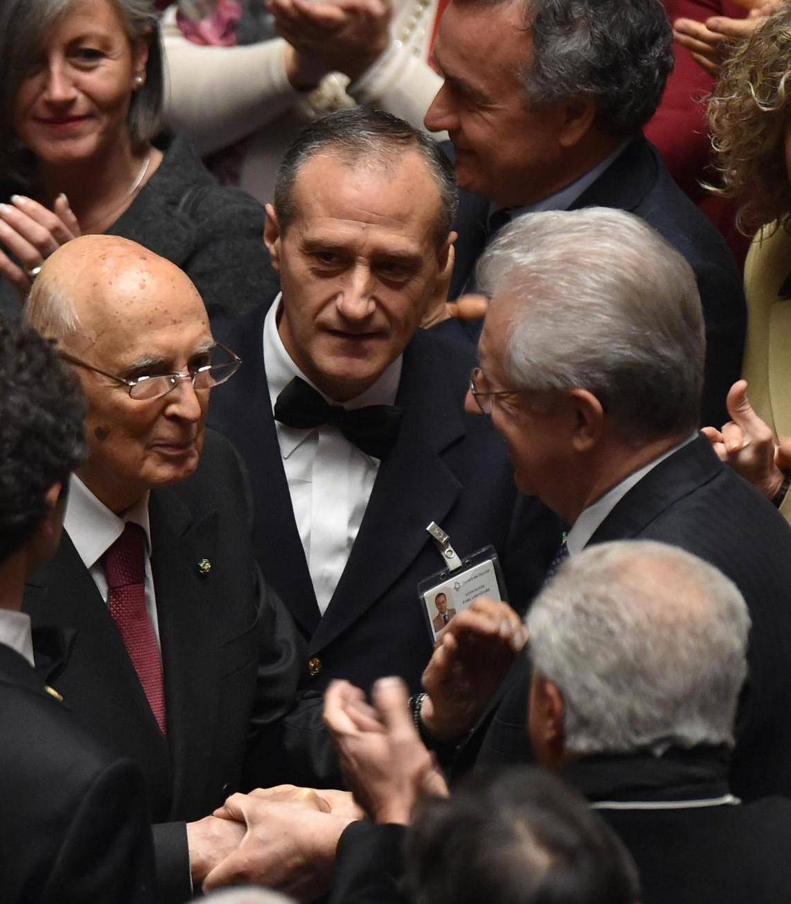 Napolitano e Monti: nuova vita da colleghi tra selfie e abbracci